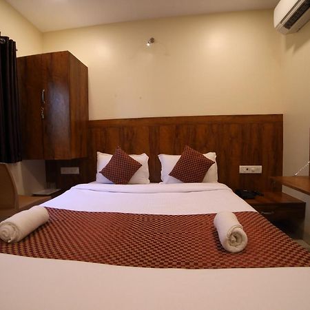 Oyo 8757 Prakash Inn Bombay Eksteriør billede