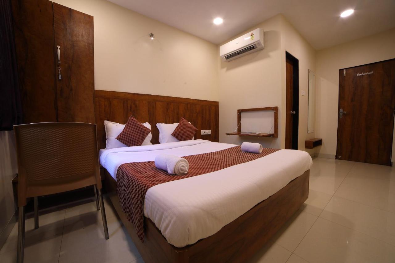 Oyo 8757 Prakash Inn Bombay Eksteriør billede